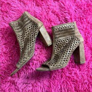 Report‎ Collection Tan Heeled Boots with Stacked Heel - 8.5